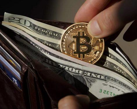 Зачем хранить зарплату в биткоинах?