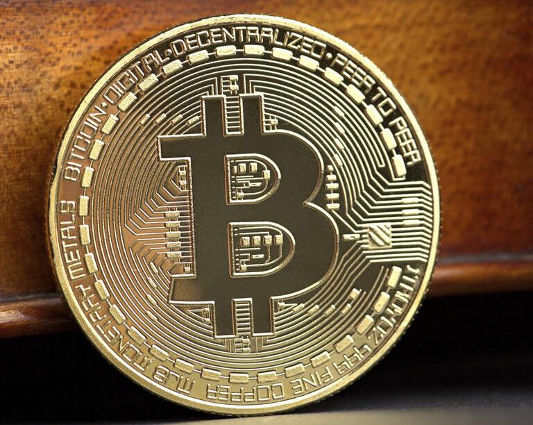 Взлёт биткоина сделал инвесторов жадными