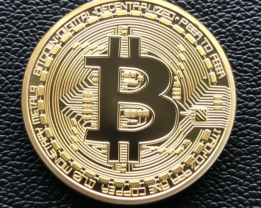 Биткоин добрался до $73 000 и упал к $69 000