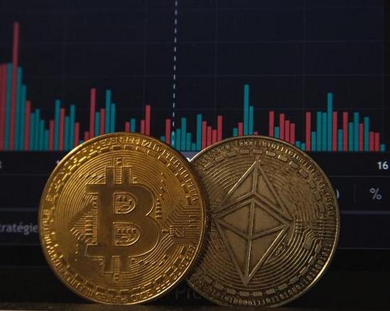 Биткоин и эфир в апреле вряд ли порадуют